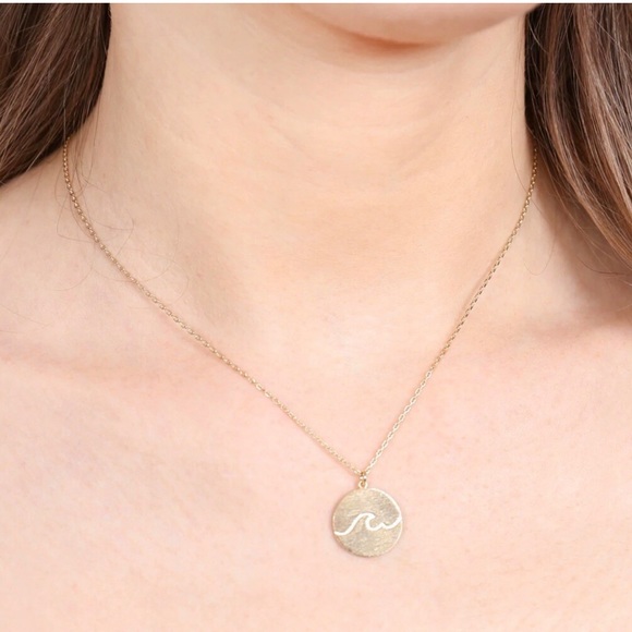 GOLD ROUND WAVE PENDANT NECKLACE - Picture 3 of 4